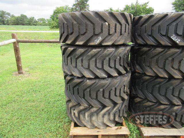 (4) 385-65R22.5 bar lug tires_5.JPG